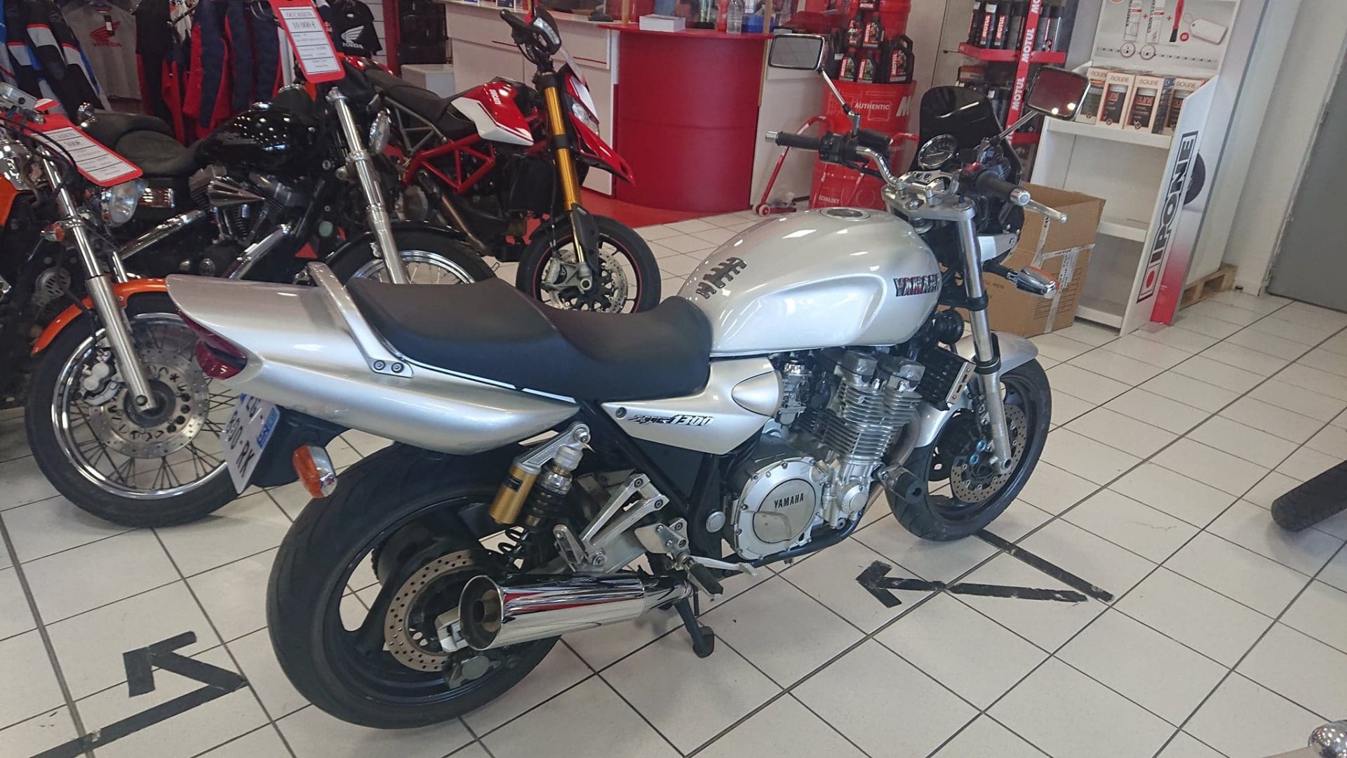 yamaha xjr1300 - CHALONS EN CHAMPAGNE