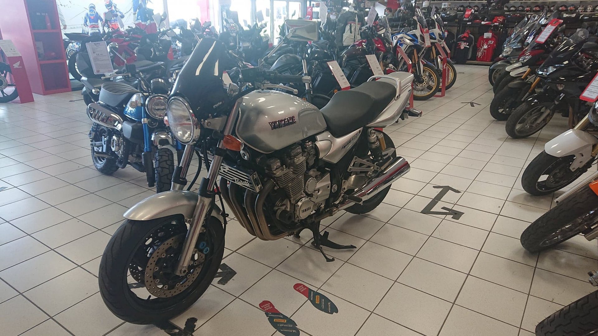 yamaha xjr1300 - CHALONS EN CHAMPAGNE