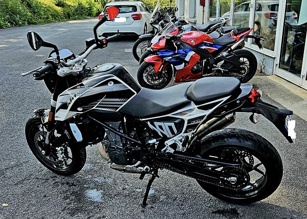KTM DUKE 690 - CHALONS EN CHAMPAGNE